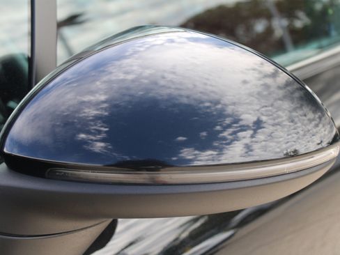 Certified 2023 Porsche Cayenne Platinum Edition image 12