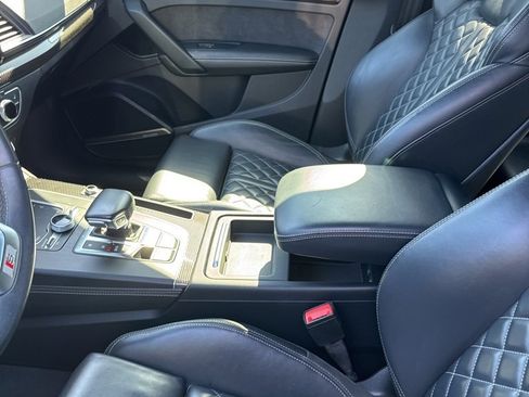 Used 2018 Audi SQ5 Prestige w/ Prestige Package image 9