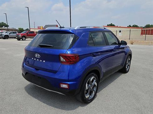 Used 2024 Hyundai Venue Limited FWD image 5