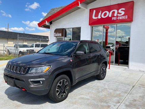 Used 2019 Jeep Compass Trailhawk AWD/4WD image 2