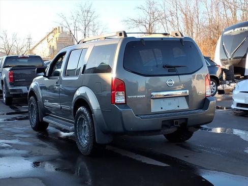Used 2005 Nissan Pathfinder SE Off-Road RWD image 3