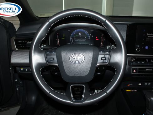 Used 2025 Toyota Camry SE FWD image 28