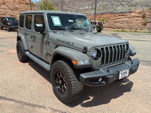 Used 2019 Jeep Wrangler Unlimited Sahara AWD/4WD image 3