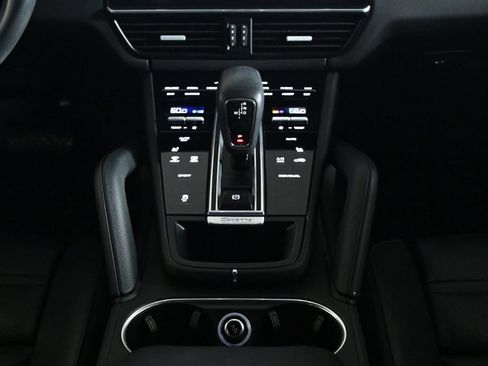 Certified 2023 Porsche Cayenne AWD/4WD image 30