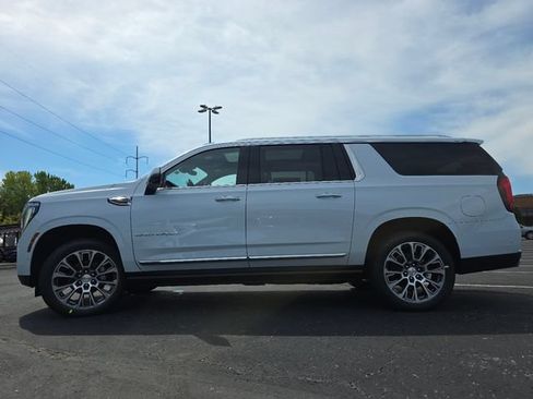 New 2026 GMC Yukon XL Denali w/ Denali Reserve Package AWD/4WD image 14