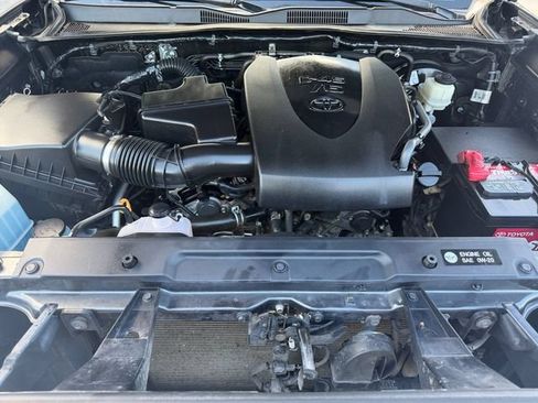 Used 2018 Toyota Tacoma TRD Sport w/ Technology Package AWD/4WD image 21