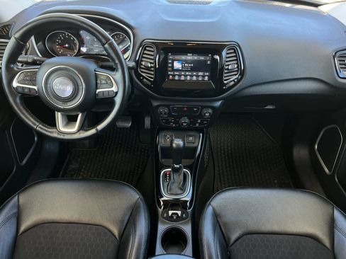 Used 2021 Jeep Compass Latitude FWD image 4