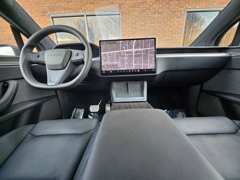 Used 2023 Tesla Model X image 40