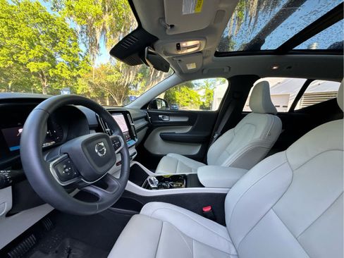 Used 2023 Volvo XC40 B5 Plus w/ Protection Package Premier image 28