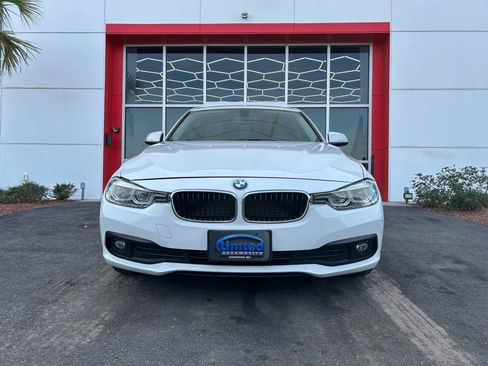 Used 2018 BMW 320i xDrive Sedan w/ Convenience Package image 2