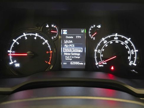 Certified 2022 Toyota 4Runner SR5 AWD/4WD image 12