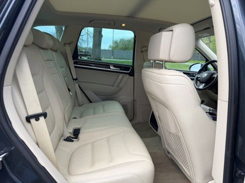 Used 2013 Volkswagen Touareg Executive image 24
