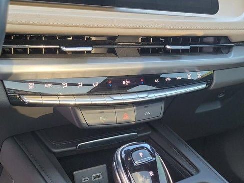 Certified 2024 Cadillac XT4 Luxury FWD image 26
