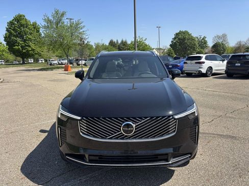 New 2026 Volvo XC90 T8 Plus w/ Protection Package Premier AWD/4WD image 2
