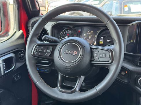 Used 2024 Jeep Wrangler Unlimited AWD/4WD image 27