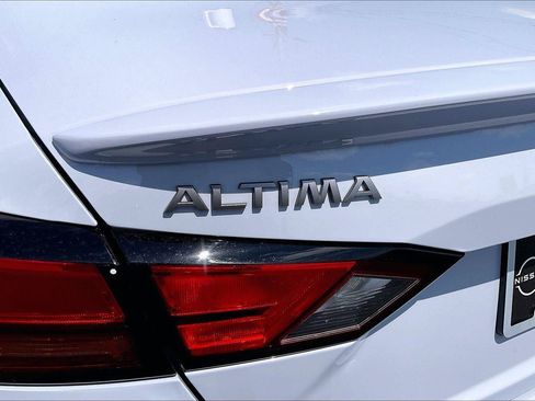 Certified 2024 Nissan Altima 2.0 SR FWD image 9