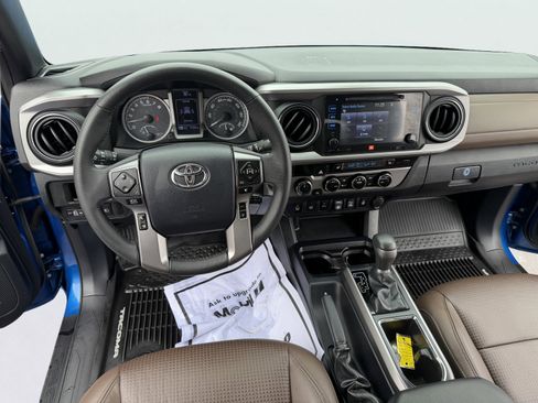 Used 2018 Toyota Tacoma Limited image 2