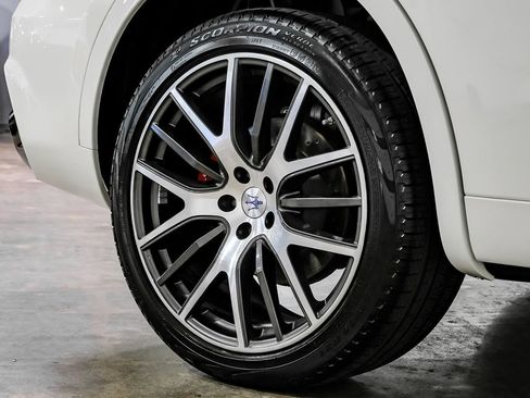 Used 2019 Maserati Levante S GranSport image 50