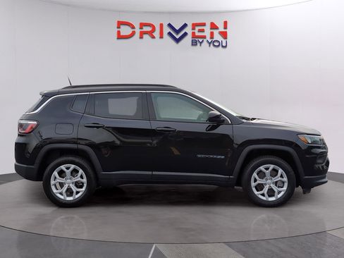 Used 2024 Jeep Compass Latitude image 6