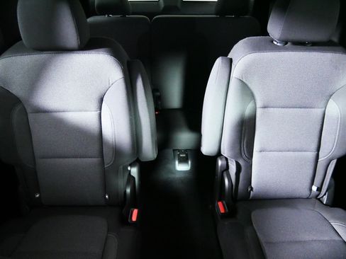 Used 2023 Chevrolet Traverse LT FWD image 13