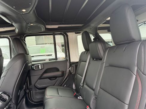 Used 2026 Jeep Wrangler Unlimited Rubicon AWD/4WD image 11