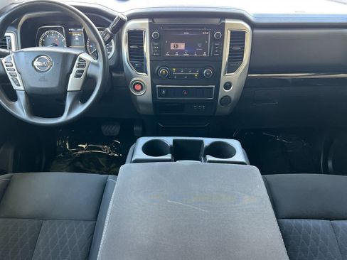 Used 2019 Nissan Titan SV RWD image 4
