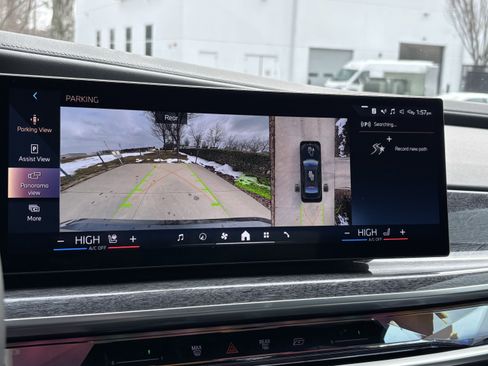 Certified 2025 BMW 760i xDrive w/ Executive Package image 25