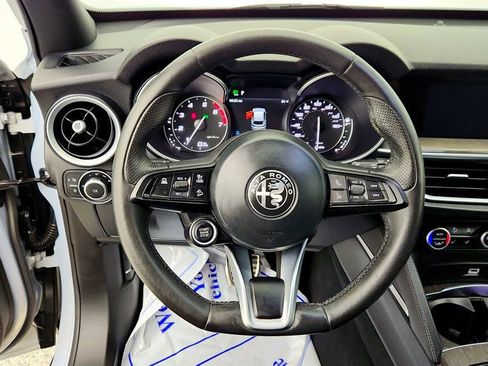Used 2022 Alfa Romeo Stelvio Ti AWD/4WD image 14