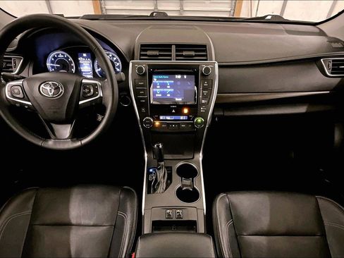 Used 2017 Toyota Camry XLE w/ Moonroof Package image 14