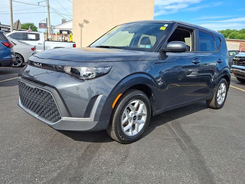 Used 2025 Kia Soul LX w/ LX Technology Package FWD image 1