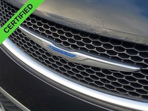 Used 2018 Chrysler Pacifica Touring-L image 30