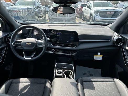New 2026 Chevrolet Equinox LT w/ Convenience Package II FWD image 19