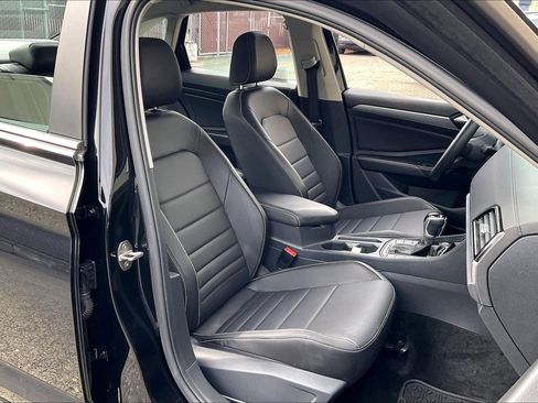 Certified 2024 Volkswagen Jetta SE w/ Panoramic Sunroof Package image 6