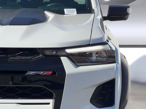 Used 2024 Chevrolet Colorado ZR2 w/ Technology Package image 9