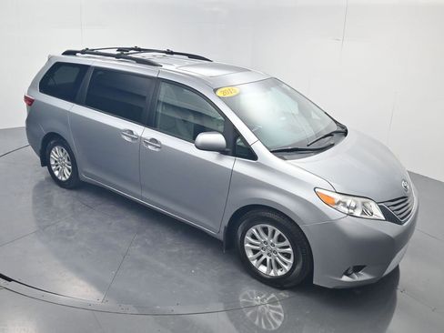 Used 2015 Toyota Sienna XLE image 54