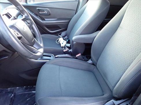 Used 2021 Chevrolet Trax LS w/ Tint and Cruise Package image 9