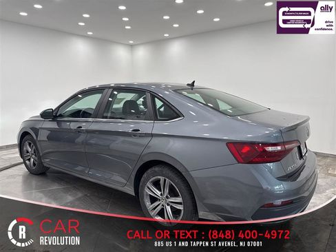 Used 2024 Volkswagen Jetta SE FWD image 5