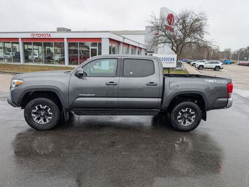 Used 2016 Toyota Tacoma TRD Off-Road w/ Towing Package image 2