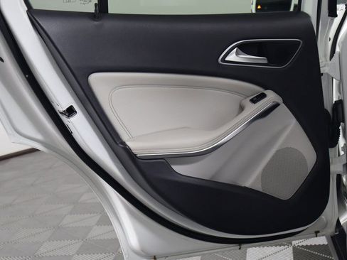 Used 2019 Mercedes-Benz GLA 250 image 13