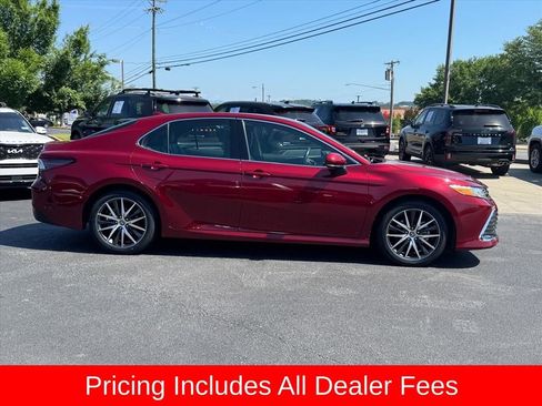 Used 2022 Toyota Camry XLE FWD image 2
