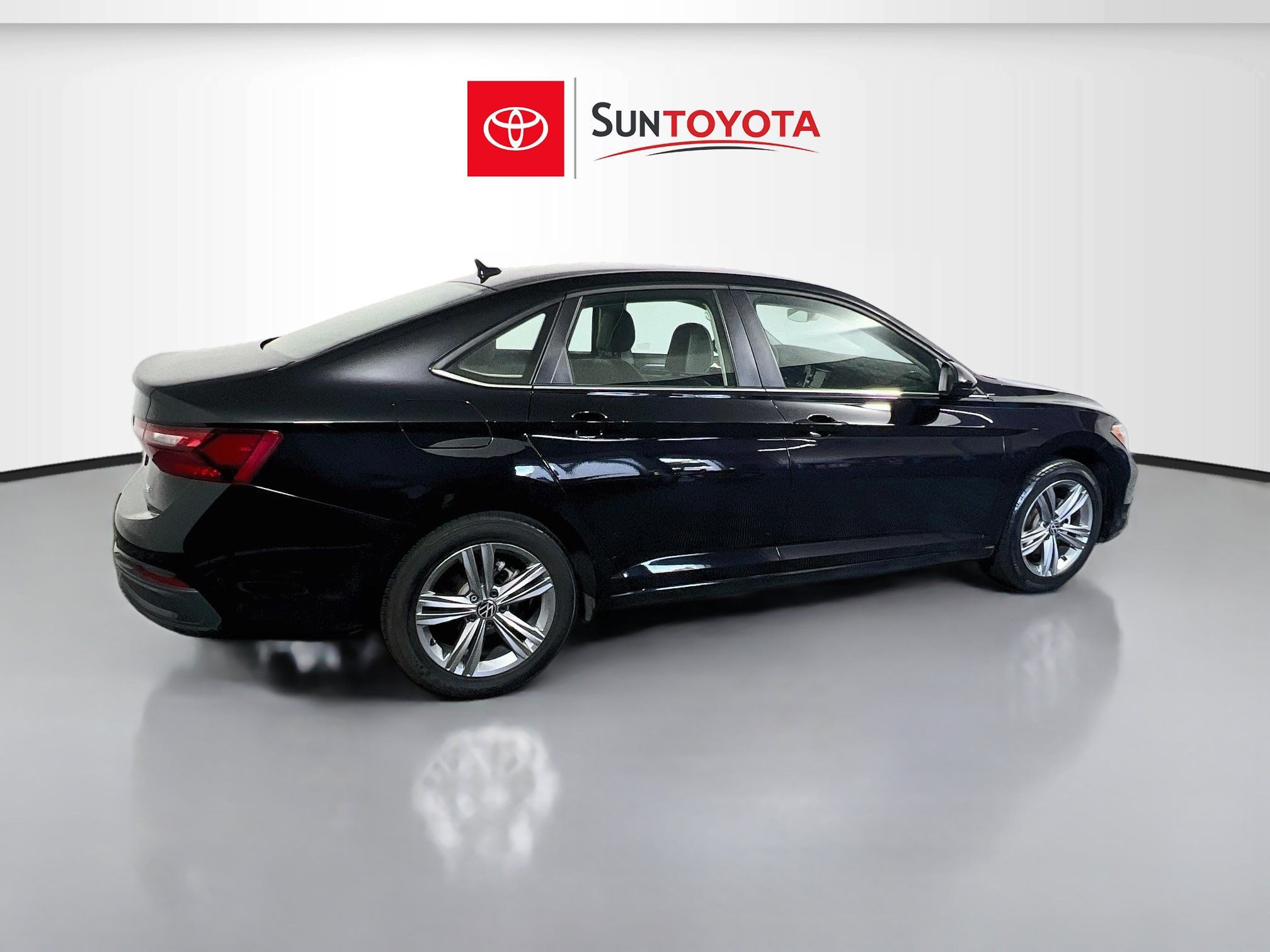 Used 2024 Volkswagen Jetta SE FWD image 4
