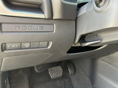 Used 2025 Nissan Rogue S AWD/4WD image 16