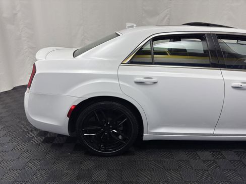 Used 2015 Chrysler 300 Limited image 10
