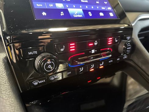 Used 2024 Jeep Grand Cherokee L Altitude image 30