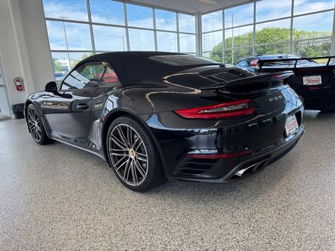 Used 2017 Porsche 911 4 Cabriolet AWD/4WD image 4