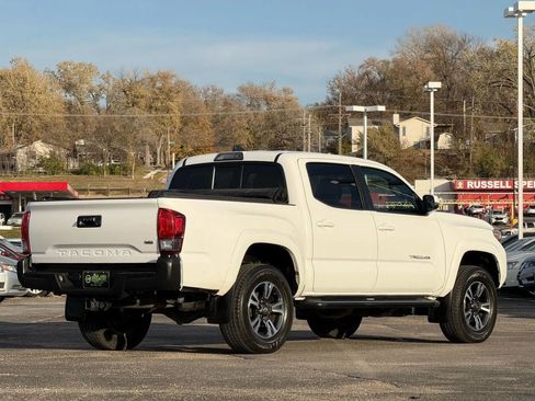 Used 2016 Toyota Tacoma TRD Sport w/ Premium & Technology Package image 2