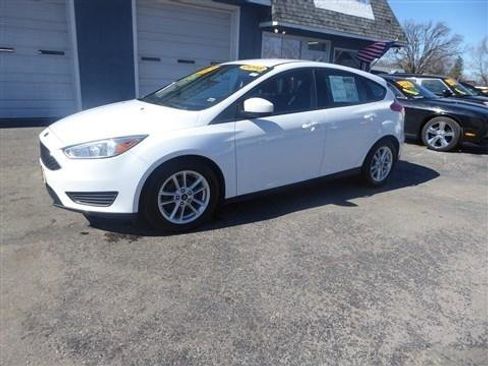 Used 2018 Ford Focus SE image 3