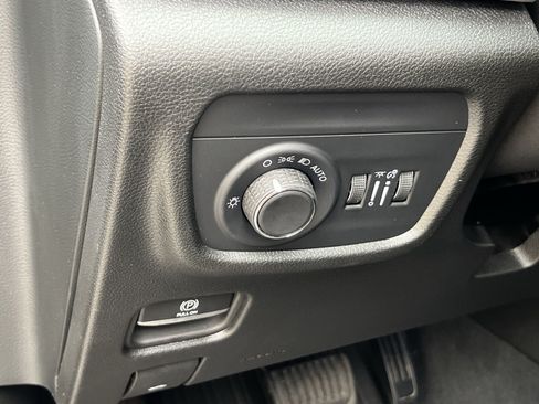 Used 2024 Jeep Grand Cherokee Laredo AWD/4WD image 29