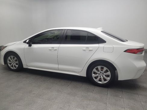 Used 2022 Toyota Corolla LE FWD image 3