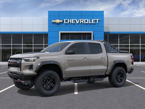 Used 2026 Chevrolet Colorado ZR2 w/ Midnight Edition AWD/4WD image 2